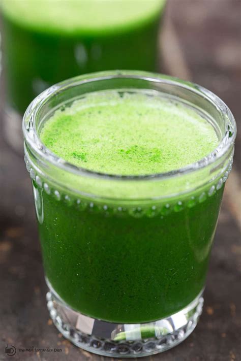 Simple Green Juice Recipe + Tips - The Mediterranean Dish