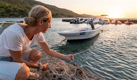 Docking, Anchoring, Mooring: What are the Differences? | Reviews by SAIL