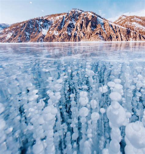 Imágenes del lago Baikal, el más antiguo del mundo, congelado