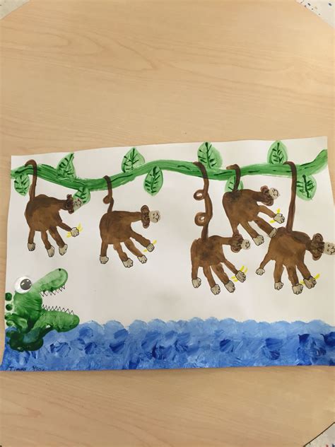 5 Monkeys swinging in a tree | Animal crafts preschool, Animal crafts ...