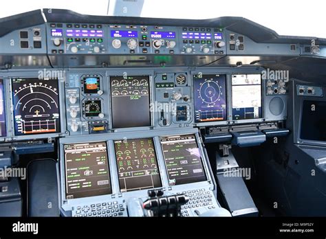 Airbus a380 cockpit hi-res stock photography and images - Alamy