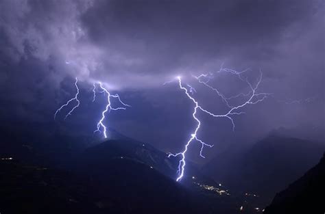 Lightning in the Swiss mountains | Tobias Van Der Elst | Flickr