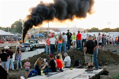 ‘Rolling Coal’ in Diesel Trucks, to Rebel and Provoke - The New York Times