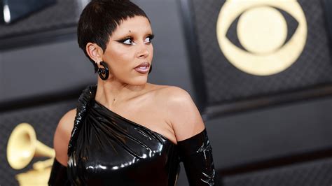 9 Glossy Goth Makeup Looks That Dominated The 2023 Grammys | Glamour UK