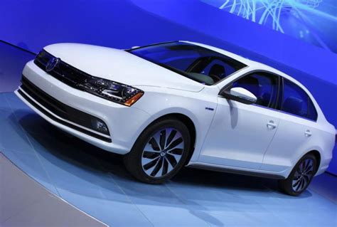 Volkswagen Jetta Hybrid Photos and Specs. Photo: Jetta Hybrid ...