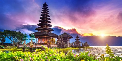 Tak Perlu Ke Luar Negeri, 10 Wisata Alam Eksotis Ini Hanya Ditemukan #DiIndonesiaAja