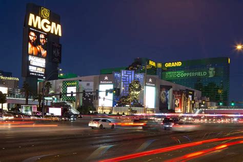 MGM Resorts Stock Drops on Q1 Earnings, Layoffs Confirmed