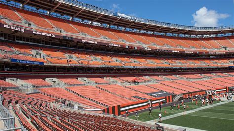 Cleveland Browns Club Seats - A VIP Experience - Platinum Party Bus