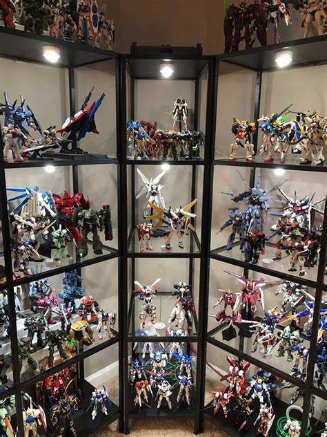 A Simple Yet Gorgeous Setup for a GunPla Collection by Stuart Culpepper ...