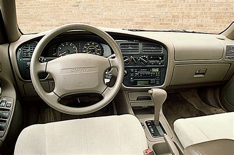 Toyota Avalon I 1994 - 1997 Sedan :: OUTSTANDING CARS