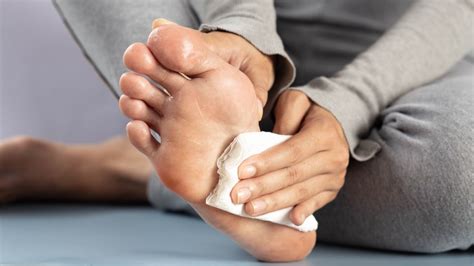 Here's How To Prevent Uncomfortable Sweaty Feet