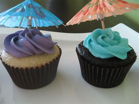 by meg: Aloha! Beach Wedding Shower Cupcakes