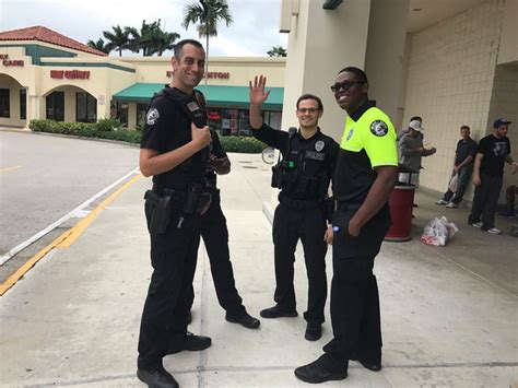 Delray Beach PD team up with kids for Christmas