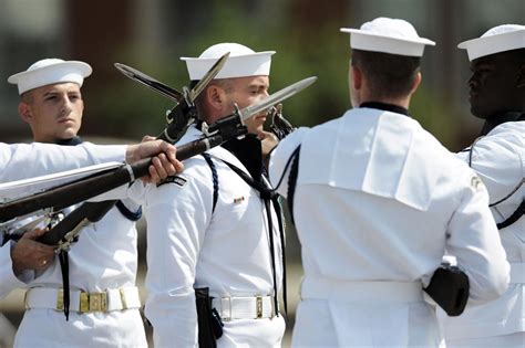 U.S. Navy Ceremonial Guard holds change of command ceremony | Features | dcmilitary.com