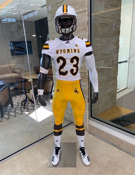 Wyoming Cowboys Unveil New Football Uniforms – SportsLogos.Net News