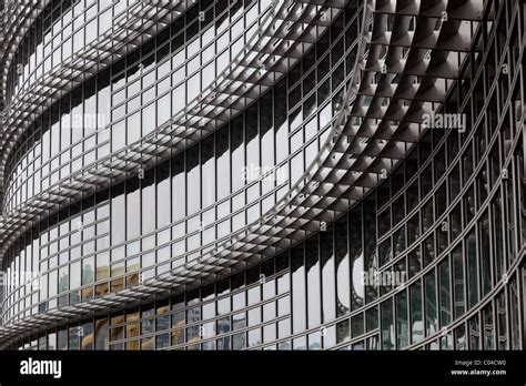 Wavy building hi-res stock photography and images - Alamy