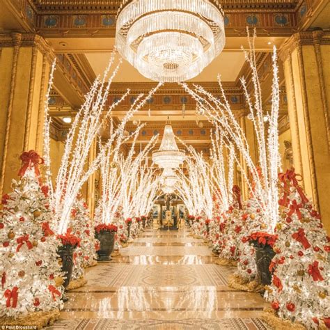 The Roosevelt New Orleans hotel's Christmas display | Daily Mail Online