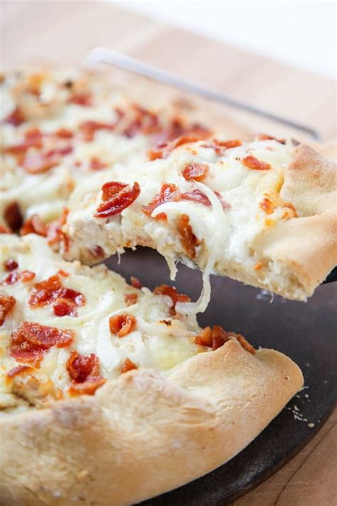 Crescent Roll Pizza Pockets | RecipeLion.com