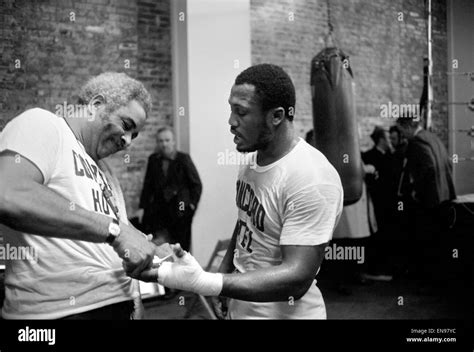 Boxing heavyweight joe frazier joe hi-res stock photography and images ...