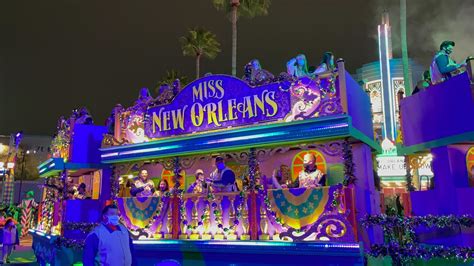 Reservations Open for Passholder-Exclusive Mardi Gras 2023 Parade Float ...