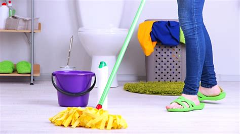 Top 7 bathroom cleaning tips | HireRush Blog