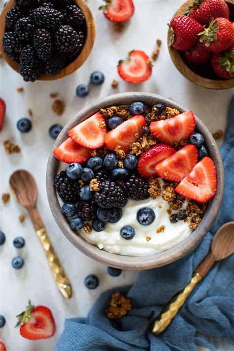 Healthy Greek Yogurt Breakfast Bowl | Recipe | Breakfast bowls, Healthy ...