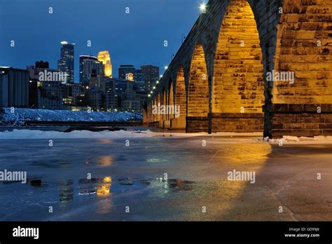 Stone Arch Bridge and Minneapolis Skyline at Night Stock Photo - Alamy