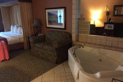 Luxury Hotels with Jacuzzi in Room in Roanoke, VA ️