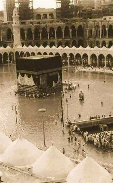 Amazing Or Funny: Rare and Unseen images of Holy Kaaba and Prophet's Mosque (Masjid Al-Nabwi)