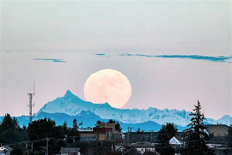 Cold Moon in Port Townsend | Peninsula Daily News