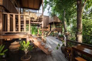 Backyard Jungle: Stunning Eco-Friendly Homes Engulfed in Forest Canopy ...