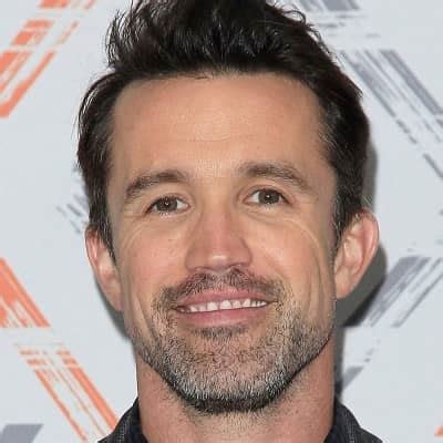 Rob McElhenney Bio, Affair, Married, Wife, Net Worth, Ethnicity