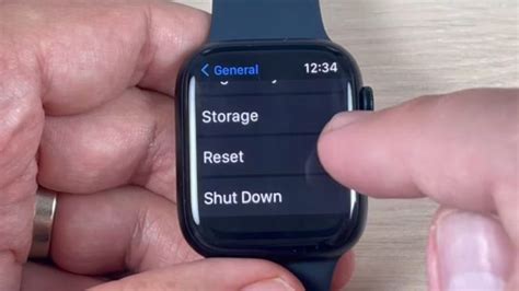 Apple Watch Series 8: How to Hard Reset (2023)