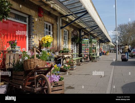 Railway station hi-res stock photography and images - Alamy