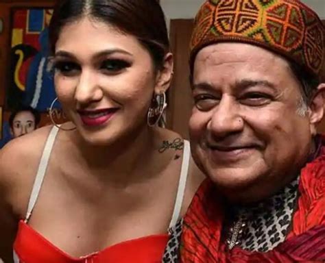 Ex Bigg Boss Contestants Anup Jalota And Jasleen Matharu's Wedding Pictures Go Viral | HerZindagi