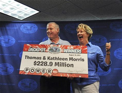 Minnesota Powerball winners look to retire, help family