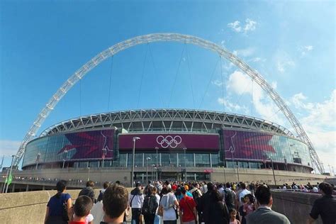 London's Football Stadiums Sightseeing Tour | Hekla.com