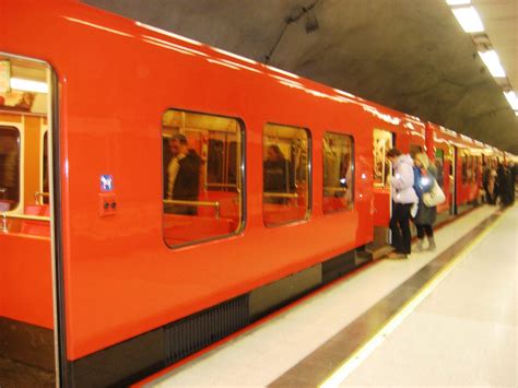 Helsinki Metro Train Station | People getting inside the Met… | Flickr