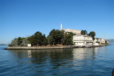 File:Alcatraz Island 01.jpg - Wikimedia Commons