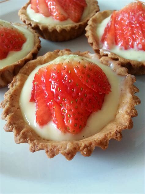 Strawberry Custard Tarts Recipe |themoodkitchen