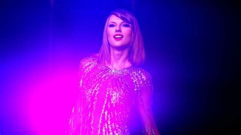 Taylor Swift fan says her Speak Now vinyl contains 'cursed' electronic music - BBC News