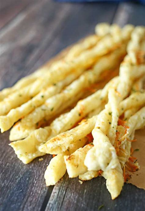 Italian Garlic Butter Bread Sticks - Yummi Haus