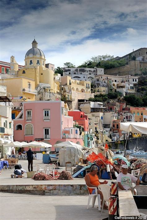 Procida | Vacanze in italia, Viaggi, Idee per le vacanze