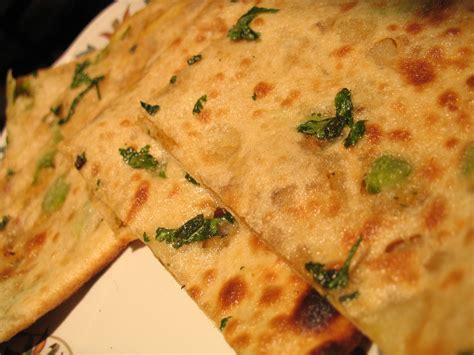 File:Aloo paratha.jpg - Wikimedia Commons