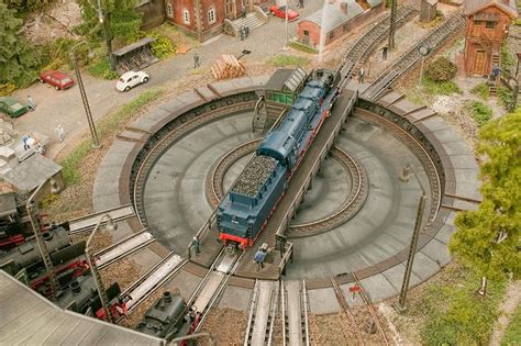 31 best HO Scale Turntable Layout images on Pinterest | Model trains ...