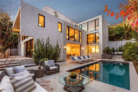 No Big Deal: Kendall Jenner’s New LA Home Is Just Heaven on Earth ...