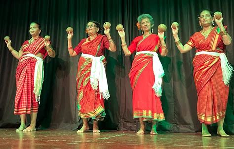 The Goan EveryDay: ﻿Goan troupe stages ‘Kunbi Coti’ dance in London