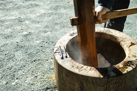 Mochitsuki: The Traditional Art of Making Mochi | Arigato Travel