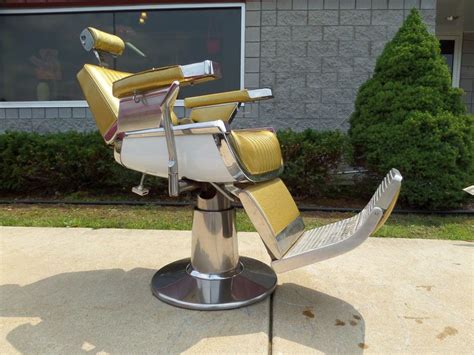 CLASSIC BELMONT BARBER CHAIR FROM THE 1950'S - Vintage Barber Shops