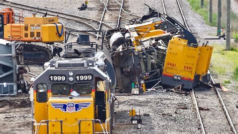 Train Derailment Cleanup at CP Bensenville Yard - YouTube